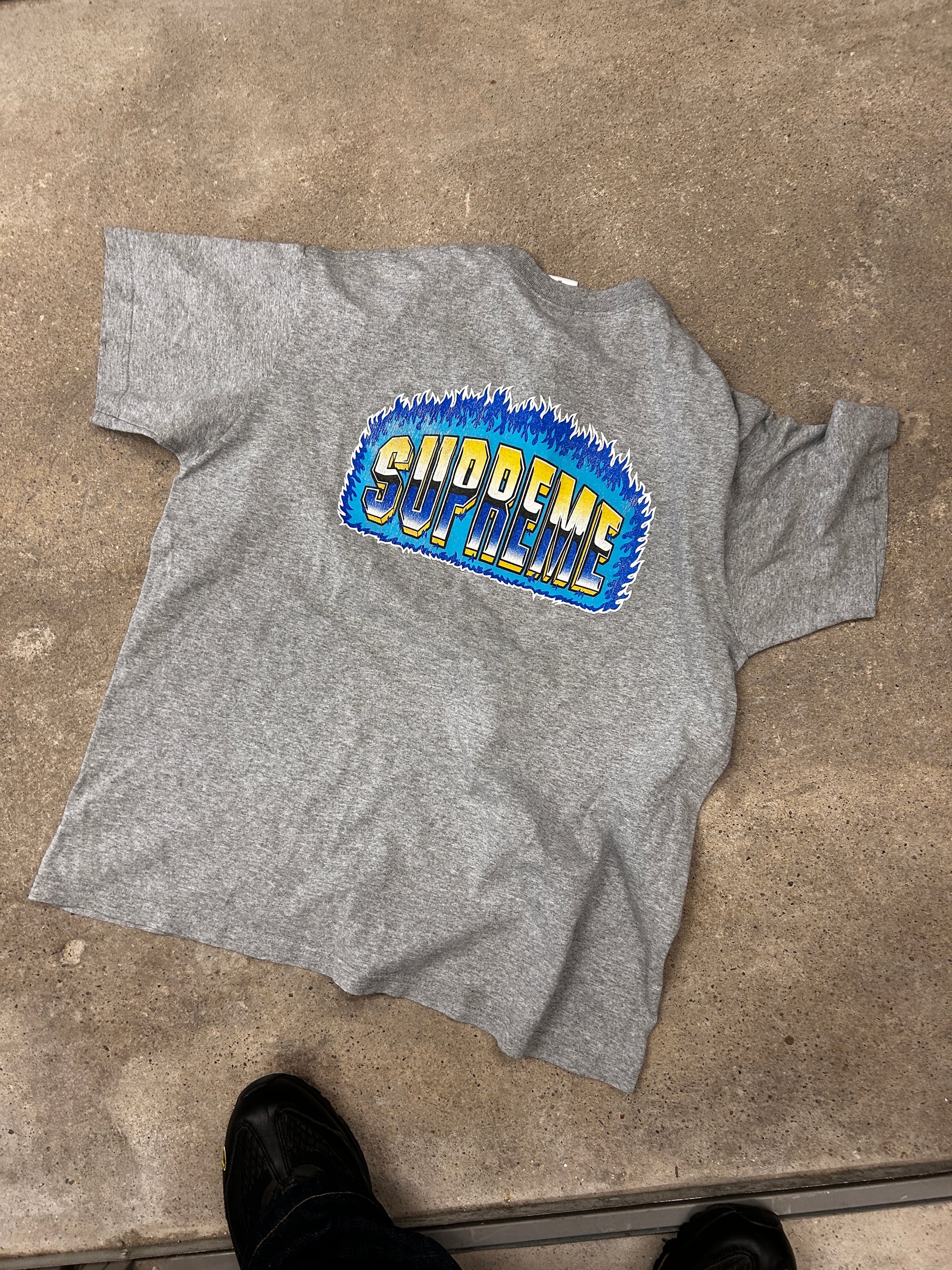Supreme tshirt